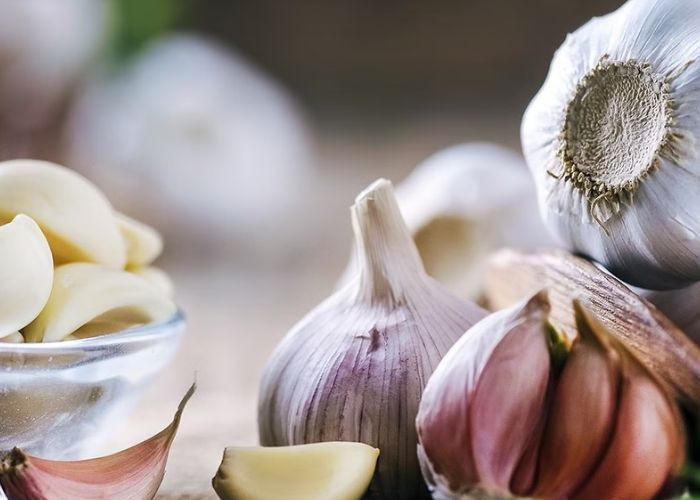 null Cách tẩy nốt ruồi tại nhà bằng tỏi