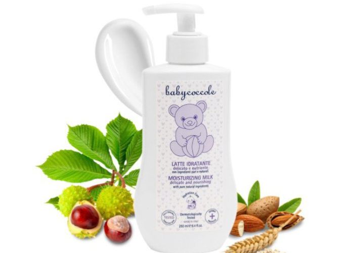Massage nhẹ nhàng khi sử dụng kem dưỡng ẩm Babycoccole