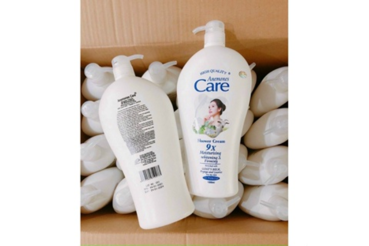 Theo đánh giá của nhiều người dùng, sữa tắm dê White Care 9X có mùi hương dịu nhẹ, dễ chịu