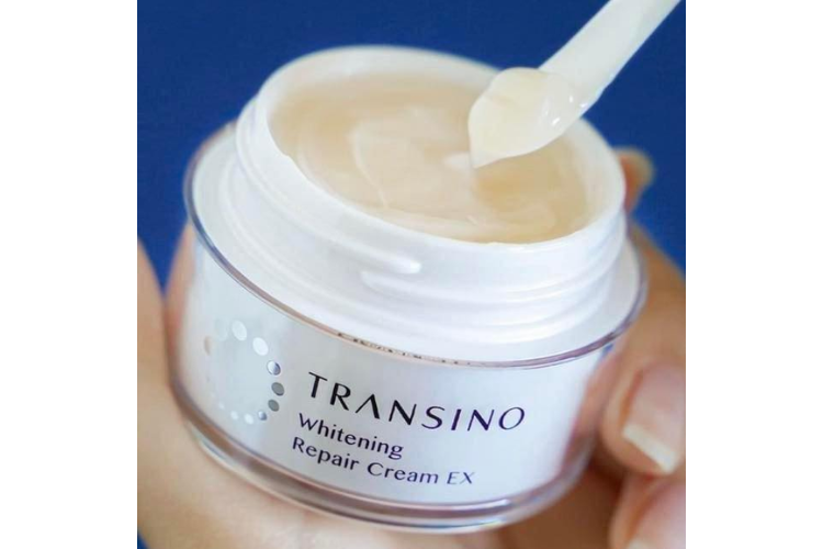 Transino Whitening Repair Cream EX có chất kem mỏng nhẹ