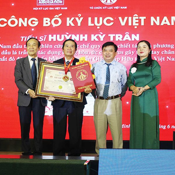 Người thầy thuốc thầm lặng chế thuốc cứu người