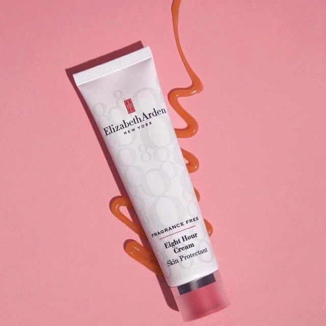 Review kem dưỡng môi Elizabeth Arden